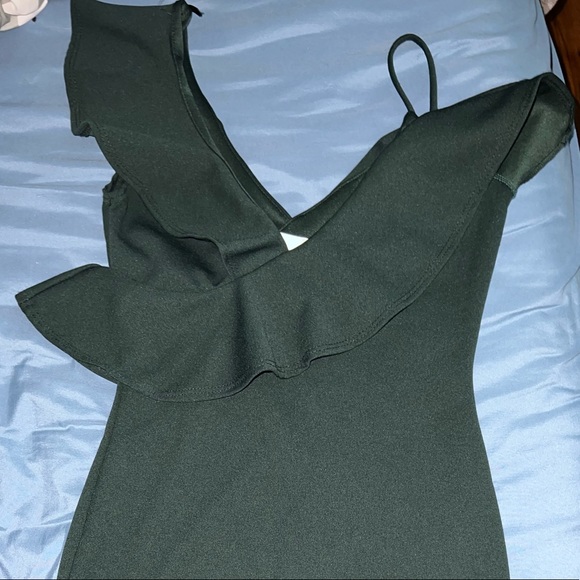 Green Emerald Ruffle dress - Picture 2 of 8